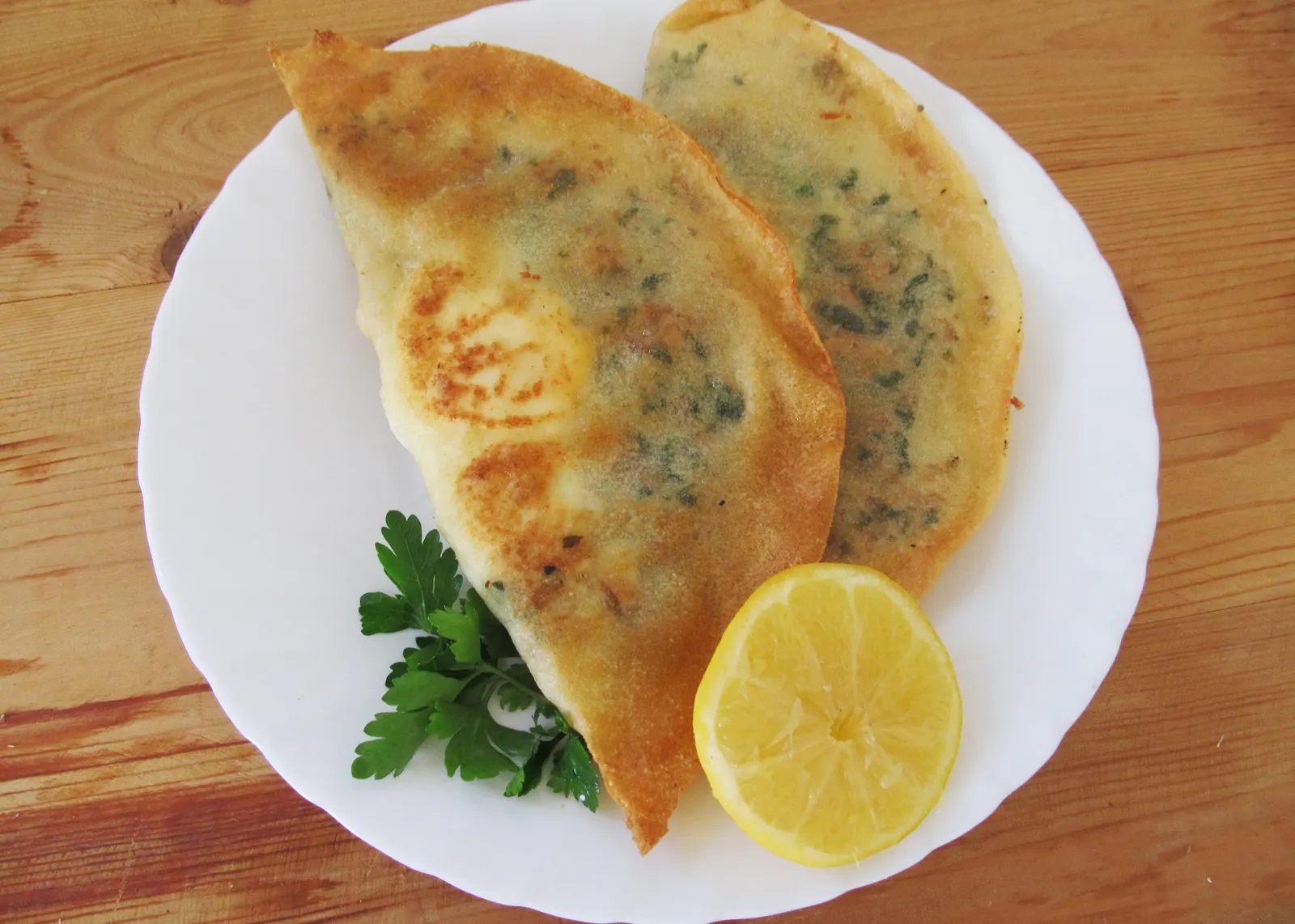 Tunisian brik à l'œuf — crispy pastry triangles with lemon