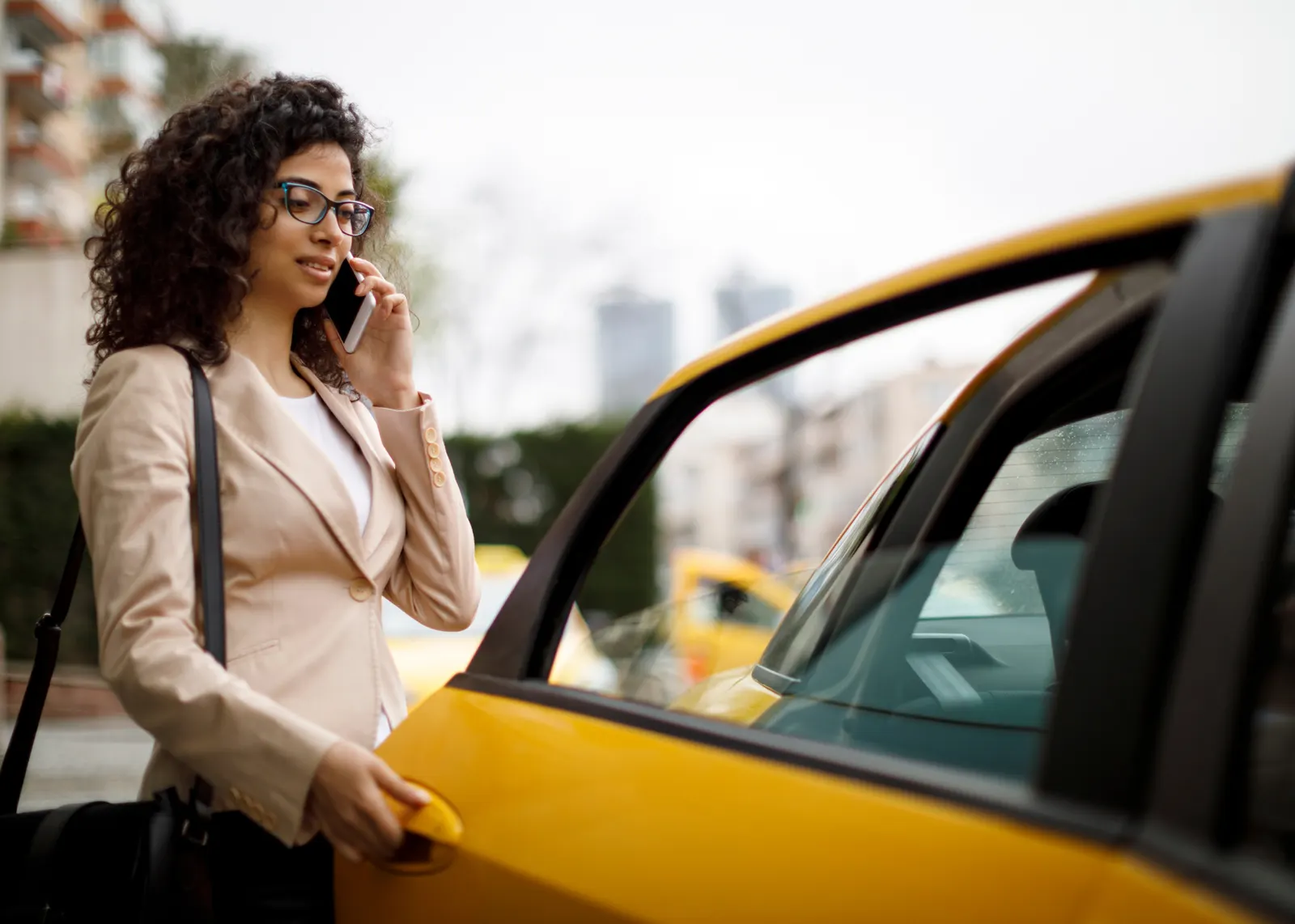 Yellow taxis in Tunisia — how they work